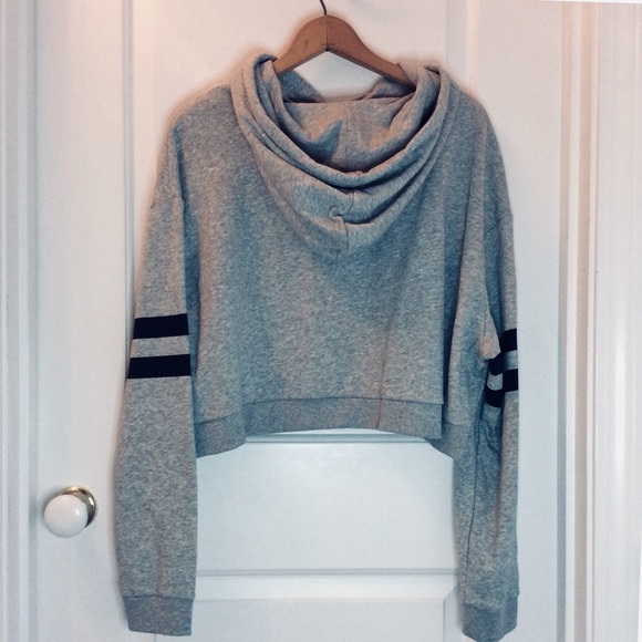H&M Boston Cropped Hoodie NWT - Picture 2 of 7